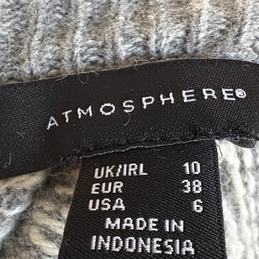 Gray Snowflake Pattern Women's Sweater - image 4